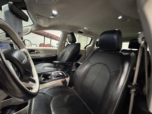 Used 2019 Chrysler Pacifica Limited FWD image 22