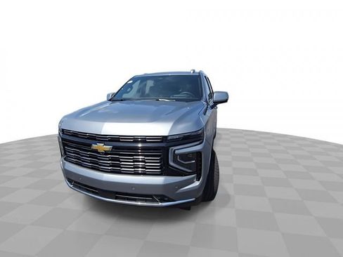 New 2025 Chevrolet Suburban High Country AWD/4WD image 3