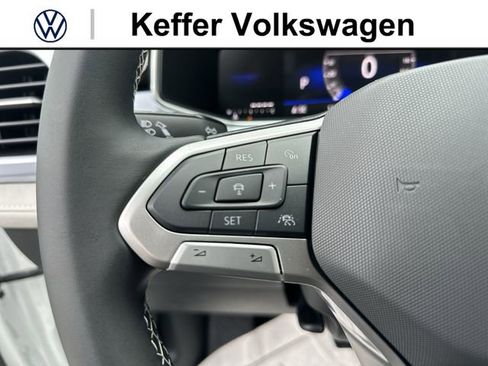 New 2026 Volkswagen Taos SE FWD image 17