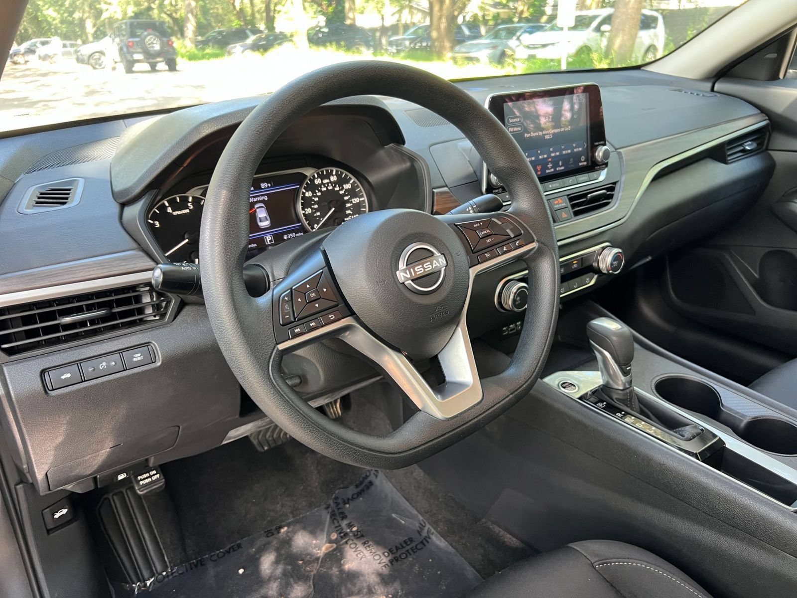 Used 2025 Nissan Altima 2.5 SV FWD image 33