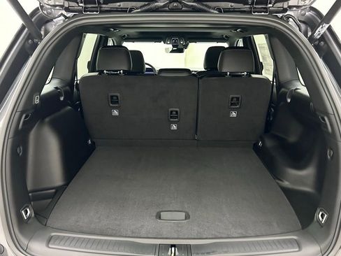 New 2025 Jeep Grand Cherokee Altitude image 9