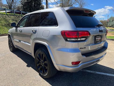 Used 2018 Jeep Grand Cherokee Altitude image 34