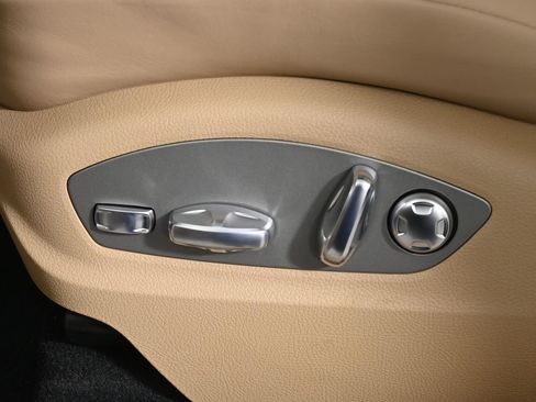 Used 2026 Porsche Macan AWD/4WD image 31