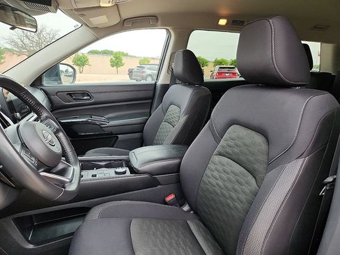 Used 2024 Nissan Pathfinder SV AWD/4WD image 7