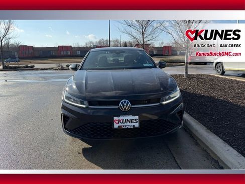 Used 2025 Volkswagen Jetta Sport image 2