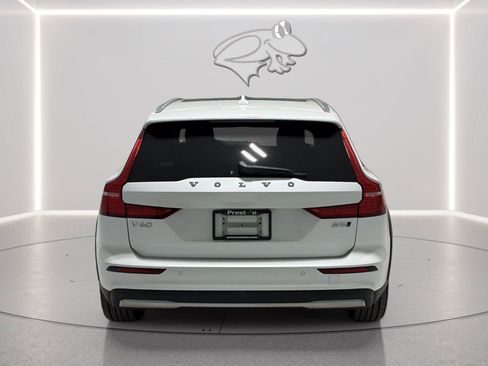 Used 2025 Volvo V60 B5 Cross Country Plus AWD/4WD image 4
