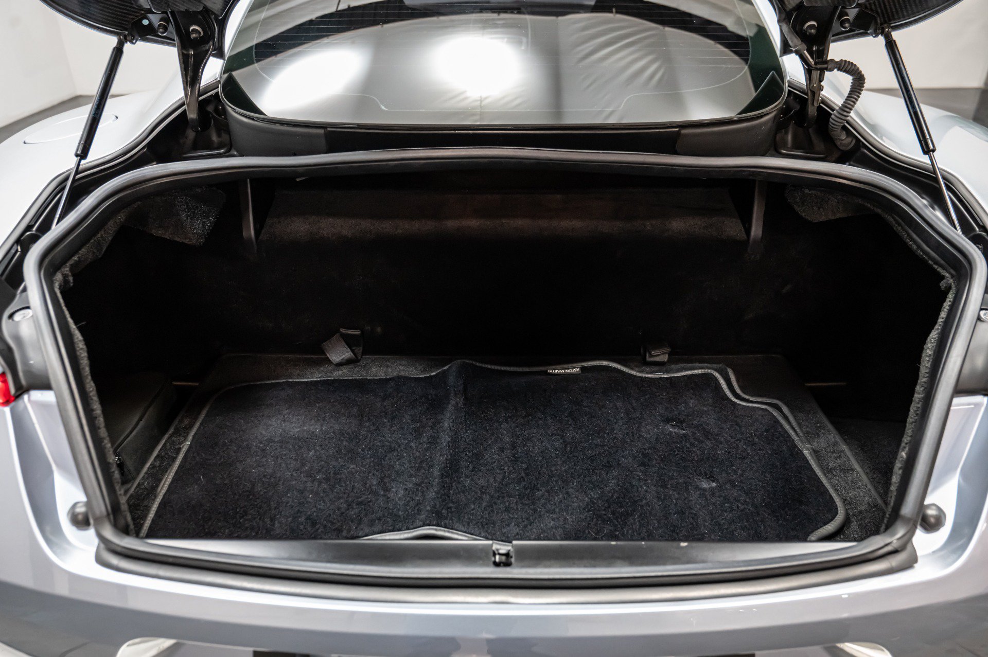 Used 2014 Aston Martin Vanquish Coupe RWD image 49