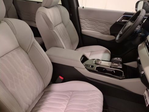 New 2025 Mitsubishi Outlander SEL image 11