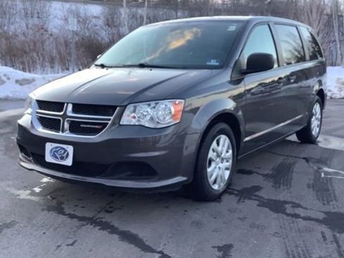 Used 2019 Dodge Grand Caravan SE image 2