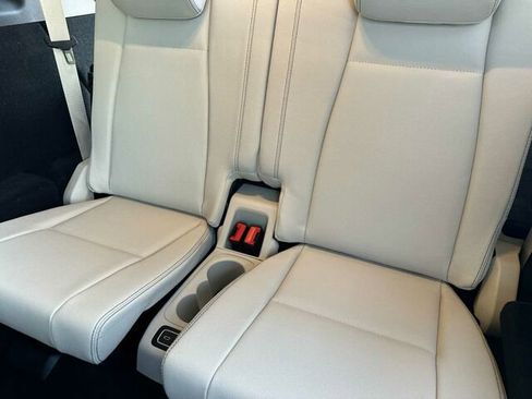 Used 2025 Mercedes-Benz GLE 350 4MATIC image 19