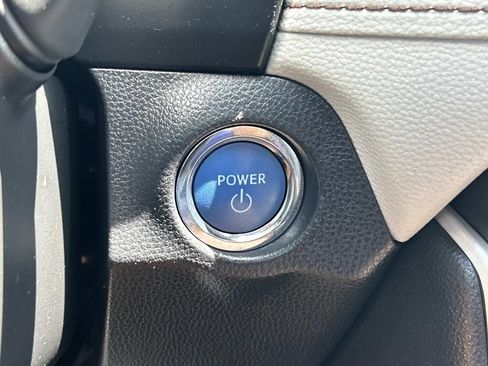Used 2021 Toyota RAV4 XLE AWD/4WD image 34