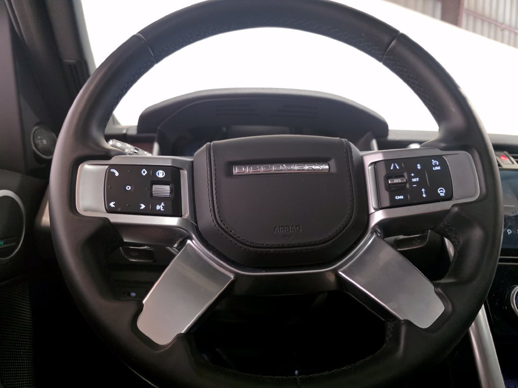 Used 2025 Land Rover Discovery Dynamic SE AWD/4WD image 24