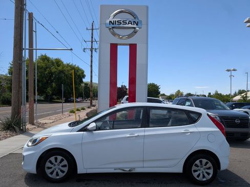 Used 2016 Hyundai Accent SE FWD image 1