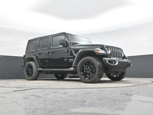 Used 2023 Jeep Wrangler Sahara w/ Cold Weather Group image 28