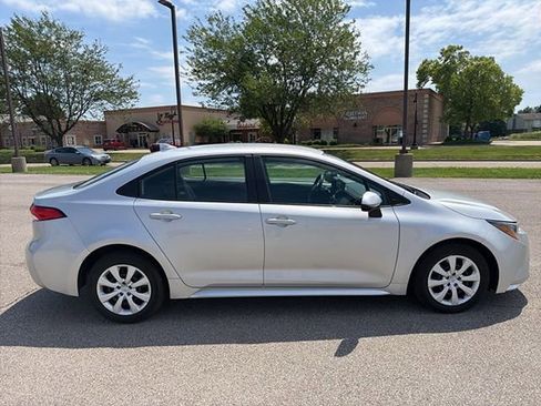 Certified 2025 Toyota Corolla LE FWD image 9