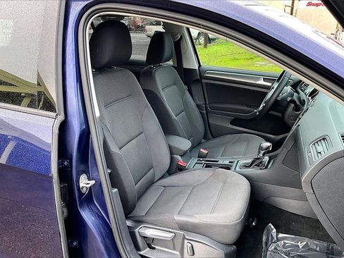 Used 2019 Volkswagen e-Golf SE image 10