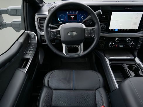 Used 2025 Ford F450 Platinum image 14