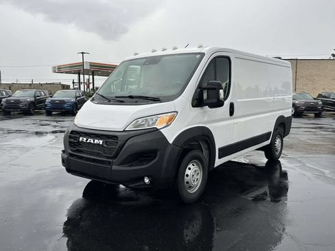 Used 2025 RAM ProMaster 2500 w/ Convenience Group FWD image 8