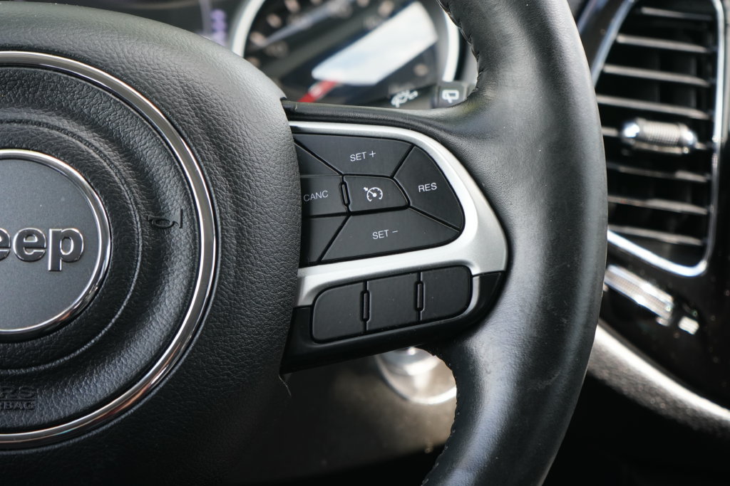 Used 2019 Jeep Compass Latitude AWD/4WD image 14