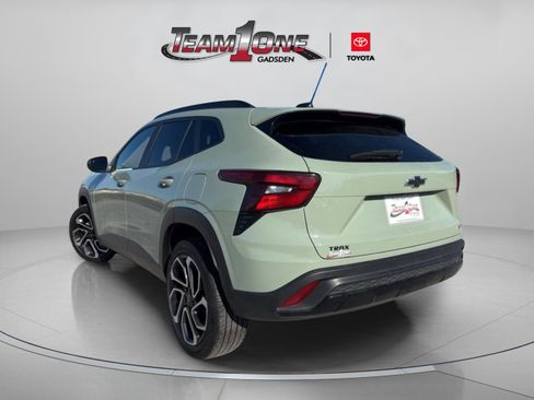 Used 2024 Chevrolet Trax RS w/ Driver Confidence Package image 6