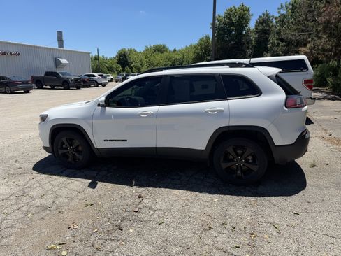 Used 2019 Jeep Cherokee Latitude Plus FWD image 8