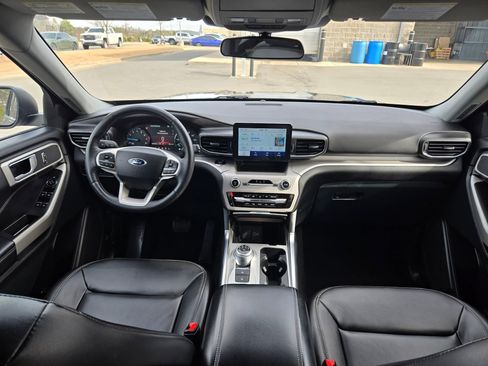 Used 2024 Ford Explorer XLT w/ Equipment Group 202A image 10