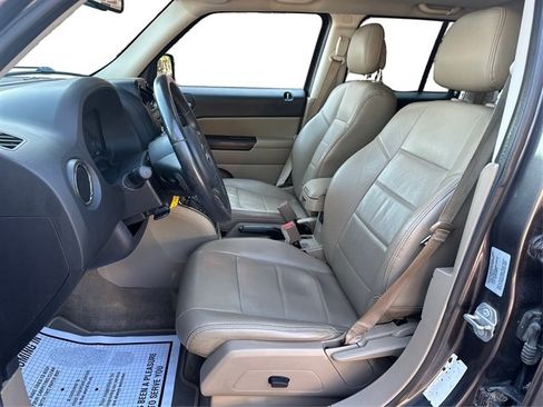 Used 2017 Jeep Patriot High Altitude FWD image 10