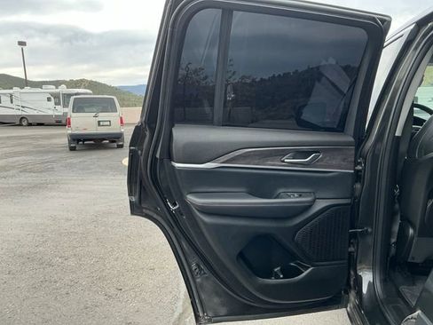 Used 2024 Jeep Grand Cherokee Limited RWD image 14