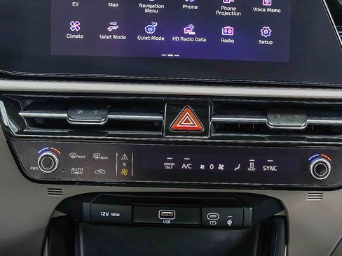 Certified 2025 Kia Niro Wave w/ Wave Preserve Package FWD image 12