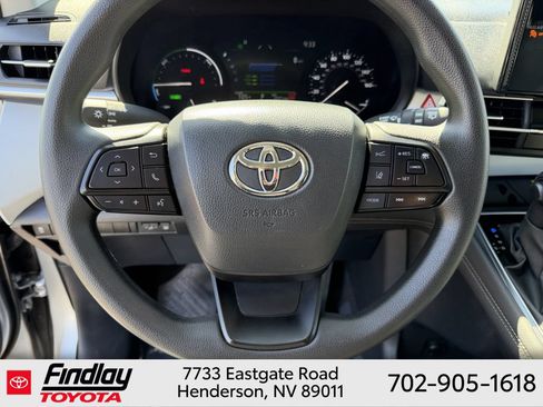 Certified 2025 Toyota Sienna LE FWD image 22