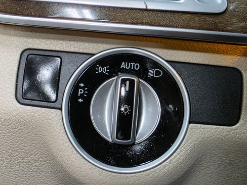 Used 2016 Mercedes-Benz E 350 4dr Sdn E 350 Sport RWD image 35