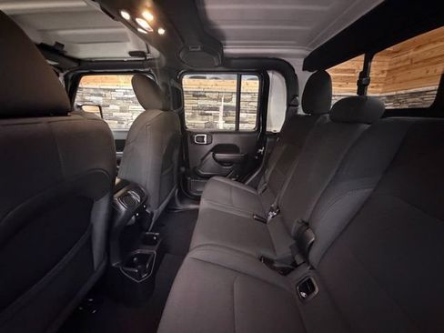 Used 2022 Jeep Gladiator Sport AWD/4WD image 27