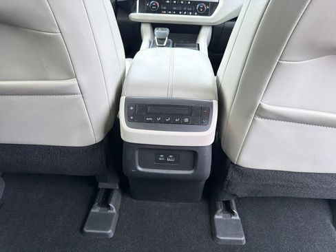 Used 2022 Nissan Pathfinder SL AWD/4WD image 23