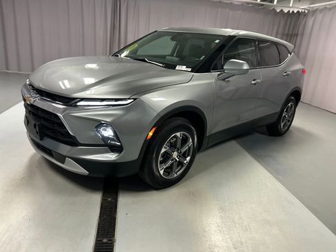 Used 2025 Chevrolet Blazer LT FWD image 3