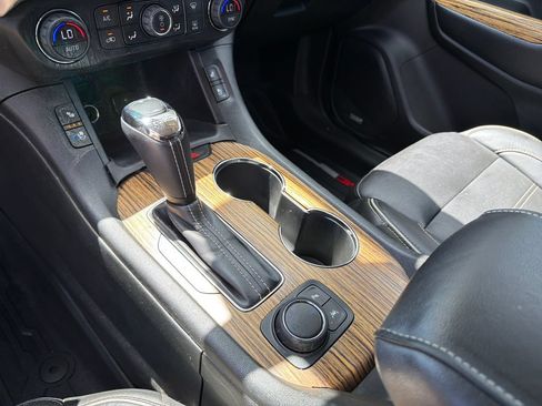 Used 2019 GMC Acadia Denali w/ Technology Package FWD image 27