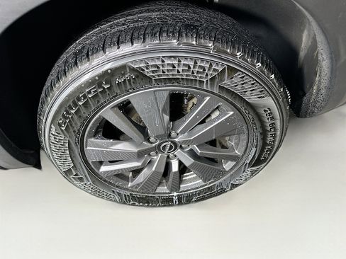 Used 2025 Nissan Pathfinder SV image 11