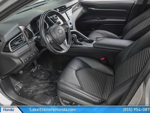 Used 2019 Toyota Camry SE FWD image 15