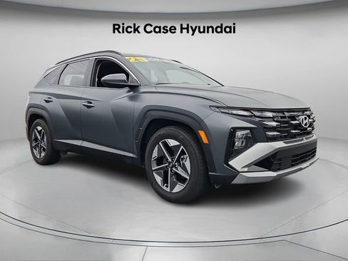 Certified 2025 Hyundai Tucson SEL image 9