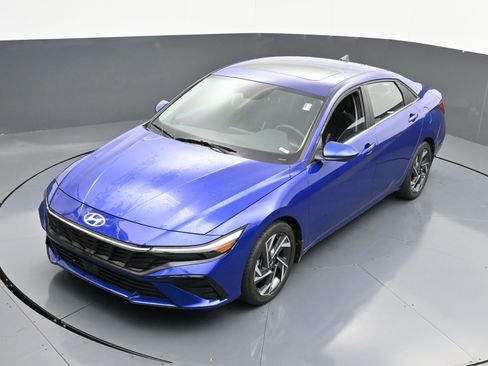 Used 2024 Hyundai Elantra SEL w/ Convenience Package image 32