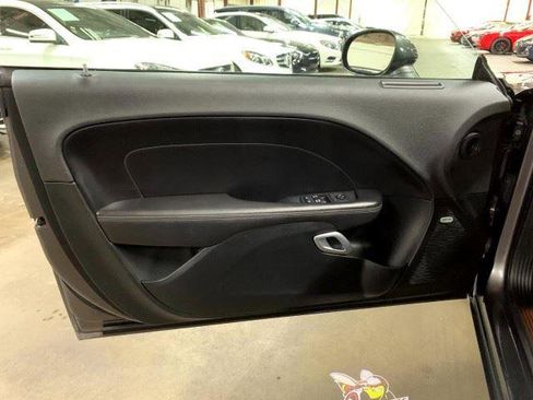 Used 2018 Dodge Challenger R/T Scat Pack w/ Leather Interior Group RWD image 16