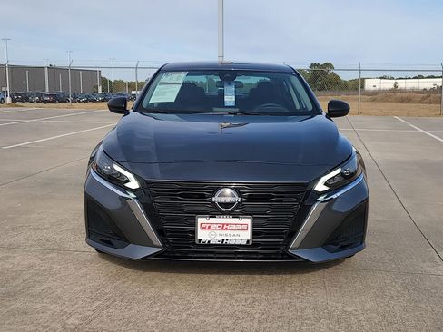 Used 2025 Nissan Altima 2.5 SV image 9