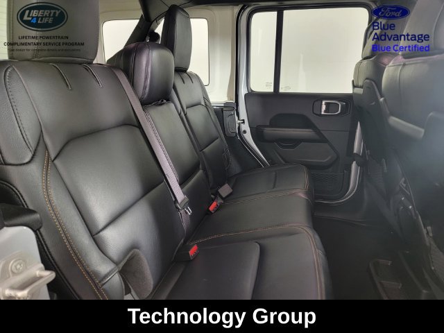 Used 2024 Jeep Wrangler Unlimited Sahara w/ Technology Group AWD/4WD image 17