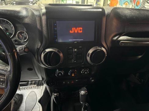 Used 2015 Jeep Wrangler Unlimited Sport w/ Quick Order Package 24S AWD/4WD image 20