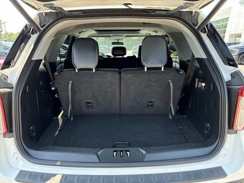 Used 2023 Ford Explorer XLT w/ Equipment Group 202A AWD/4WD image 11
