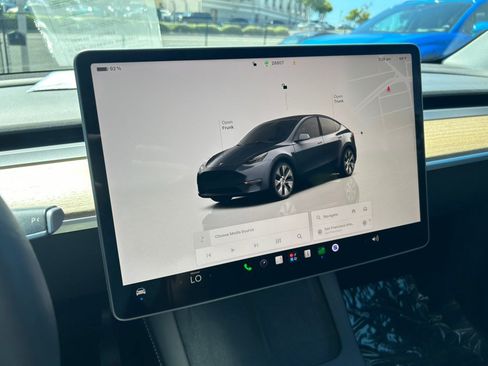 Used 2022 Tesla Model Y Long Range AWD/4WD image 24
