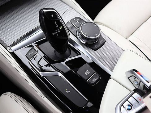 Used 2019 BMW M550i xDrive w/ Premium Package 2 AWD/4WD image 39