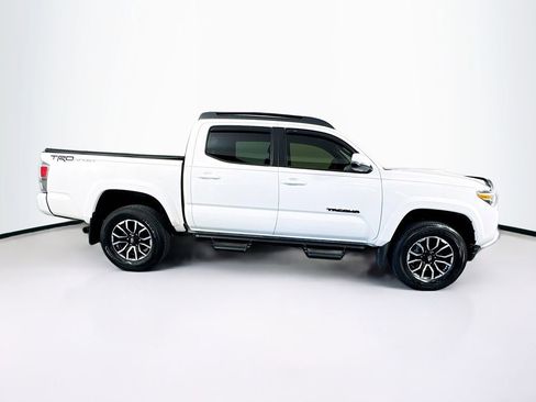 Used 2022 Toyota Tacoma TRD Sport w/ Technology Package image 11
