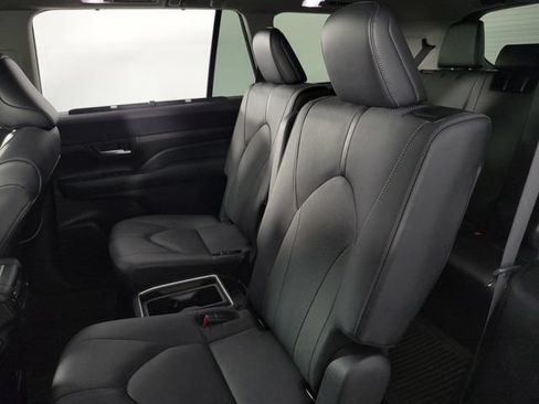 Used 2024 Toyota Grand Highlander AWD image 18