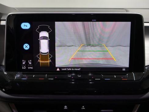 Used 2025 Volkswagen Atlas Cross Sport SE AWD/4WD image 28