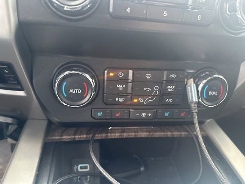 Used 2019 Ford F350 Lariat image 21